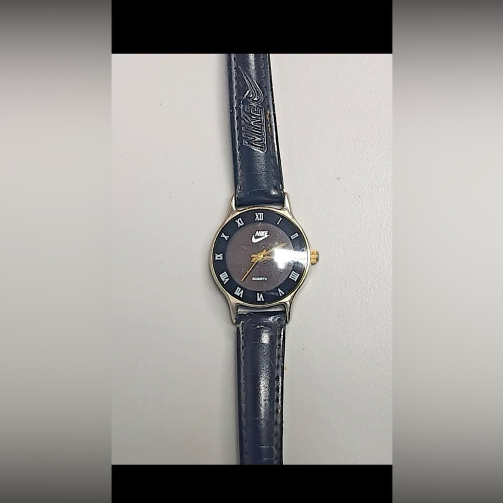 Vintage Nike Watch Black Genuine Leather  Womens Quartz  Water Resistant 1238